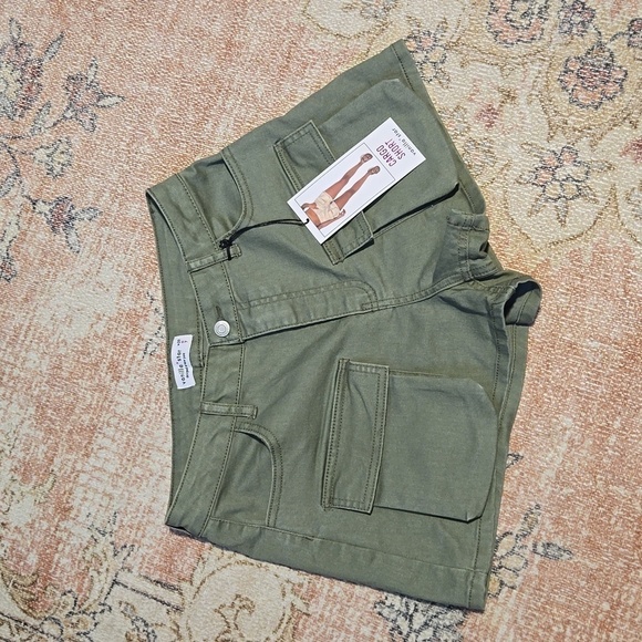 Vanilla Star Olive Green Zip Cargo Shorts 2.5" Inseam - Size 7 Junior - Picture 1 of 10